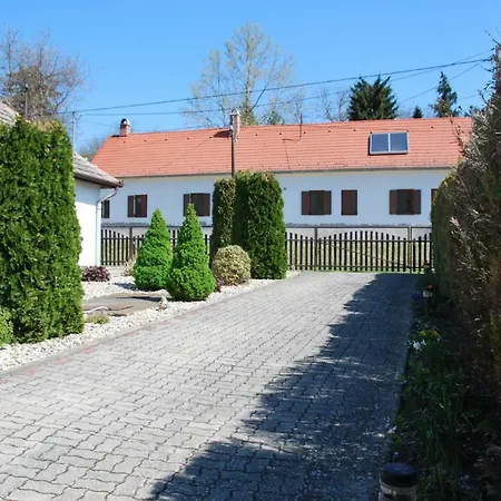 Kisberenyi Menedek Vendeghazak Lippapuszta