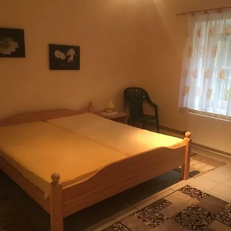 Kisberenyi Menedek Vendeghazak * Lippapuszta
